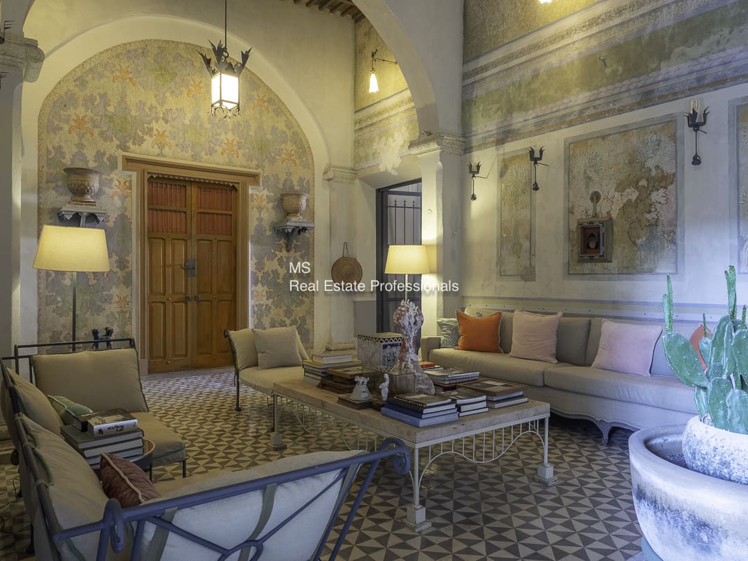 Elegant vintage living room with ornate walls and classic furniture.