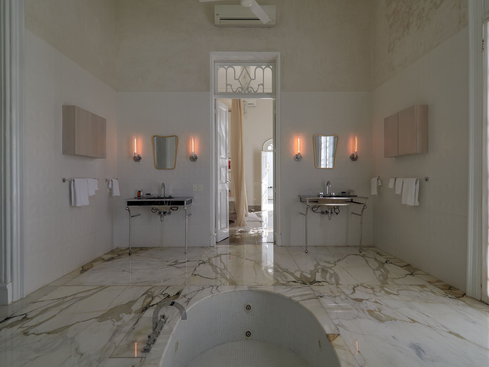 Luxurious bathroom with marble finishes and a spacious bathtub.